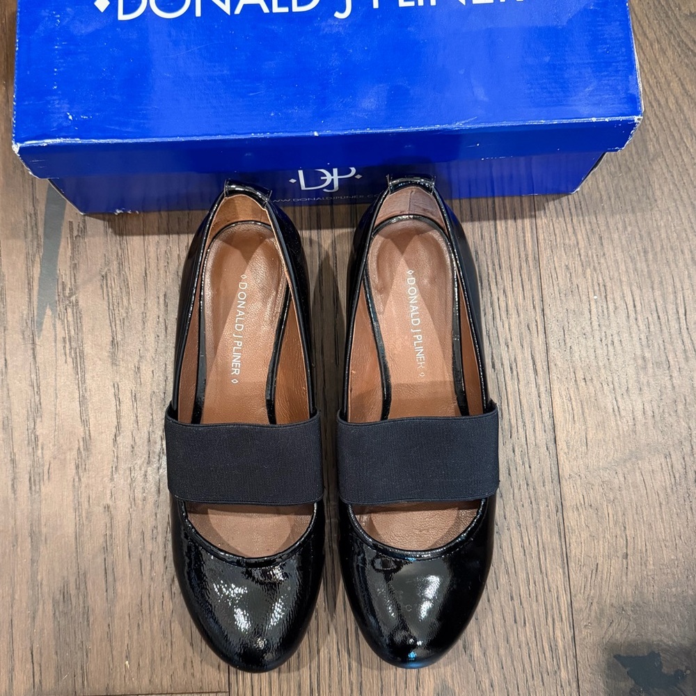 Donald J Pliner Mary Jane Flats